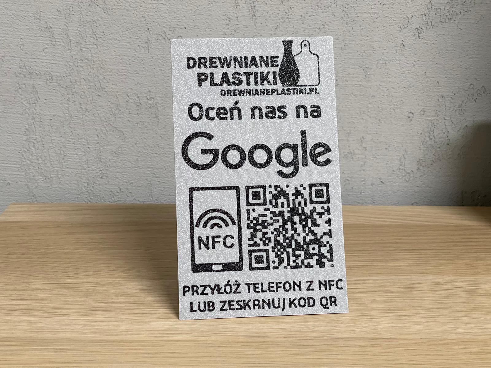 Tabliczka reklamowa logo QR i NFC kontakt po zeskanowaniu